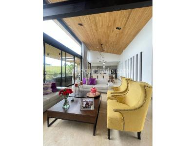 Casa de 5 alcobas en venta en El Retiro, Medellín, 690 m² · foto 2 de 14