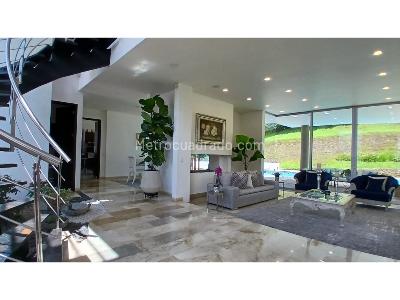 Casa de 4 alcobas en venta en Las Palmas, Medellín, 600 m² · foto 2 de 20