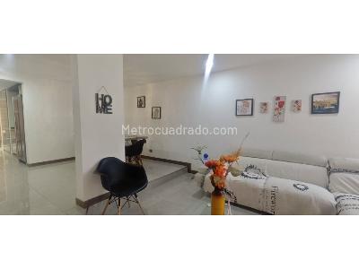 Casa de 3 alcobas en arriendo en La Visitacion, Medellín, 141 m² · foto 2 de 15