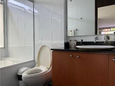 Apartaestudio en venta en El Tesoro, Medellín, 66 m² · foto 7 de 9