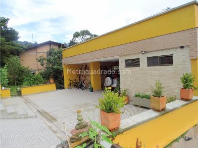 Casa de 5 alcobas en venta en Loma Del Escobero, Medellín, 1000 m² · foto 8 de 20