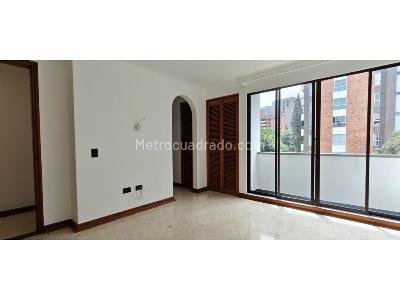 Apartamento de 3 alcobas en arriendo en Castropol, Medellín, 130 m² · foto 3 de 11