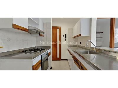 Apartamento de 3 alcobas en arriendo en Castropol, Medellín, 130 m² · foto 4 de 11