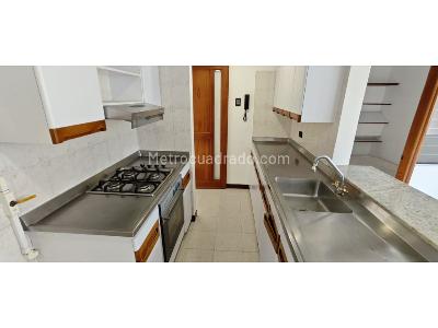 Apartamento de 3 alcobas en arriendo en Castropol, Medellín, 130 m² · foto 5 de 11
