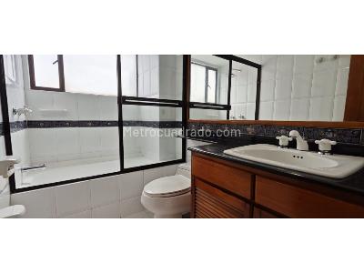 Apartamento de 3 alcobas en arriendo en Castropol, Medellín, 130 m² · foto 9 de 11