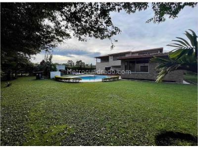 Casa de 5 alcobas en venta en Rionegro, Rionegro, 492 m² · foto 2 de 13
