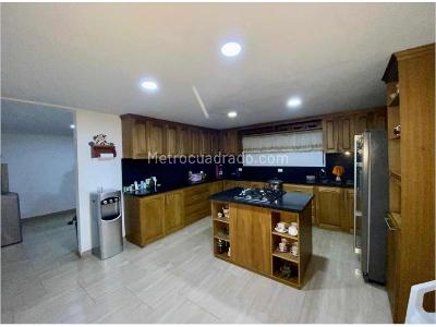 Casa de 5 alcobas en venta en Rionegro, Rionegro, 492 m² · foto 4 de 13