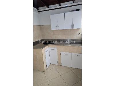 Casa de 5 alcobas en venta en Suramerica, Medellín, 193 m² · foto 2 de 19