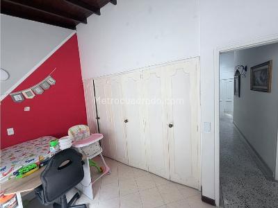 Apartamento de 3 alcobas en venta en Conquistadores, Medellín, 153 m² · foto 13 de 18