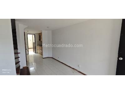 Casa de 3 alcobas en venta en Loma Del Indio, Medellín, 103 m² · foto 2 de 19