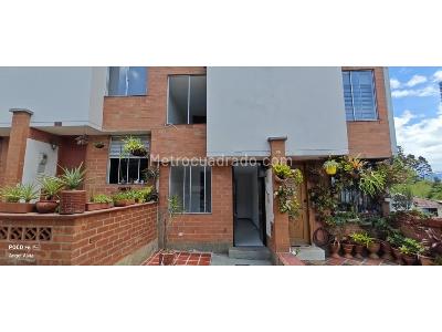Casa de 3 alcobas en venta en Loma Del Indio, Medellín, 103 m² · foto 16 de 19
