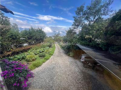 Casa de 3 alcobas en venta en Loma De Las Brujas, Medellín · foto 3 de 20