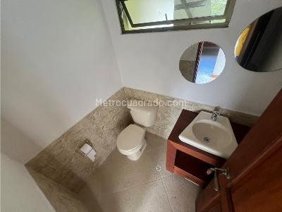 Casa de 3 alcobas en venta en Loma De Las Brujas, Medellín · foto 8 de 20