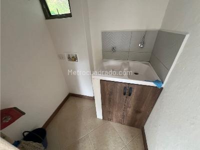 Casa de 3 alcobas en venta en Loma De Las Brujas, Medellín · foto 10 de 20