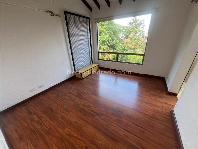 Casa de 3 alcobas en venta en Loma De Las Brujas, Medellín · foto 11 de 20