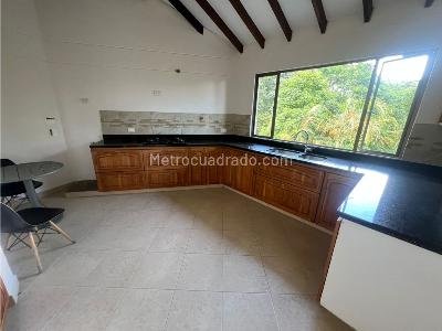 Casa de 3 alcobas en venta en Loma De Las Brujas, Medellín · foto 13 de 20