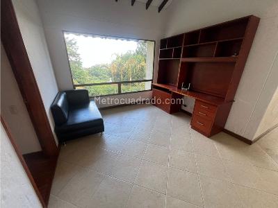 Casa de 3 alcobas en venta en Loma De Las Brujas, Medellín · foto 15 de 20