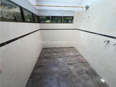 Casa de 3 alcobas en venta en Loma De Las Brujas, Medellín · foto 19 de 20