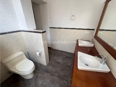 Casa de 3 alcobas en venta en Loma De Las Brujas, Medellín · foto 20 de 20
