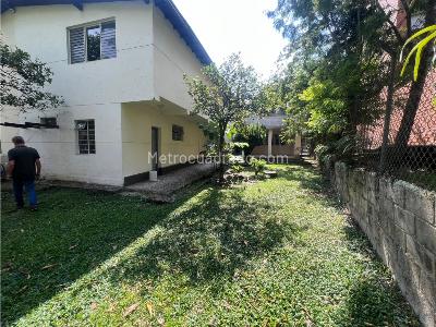Casa de 5 alcobas en venta en Zuñiga, Medellín, 1300 m² · foto 2 de 20