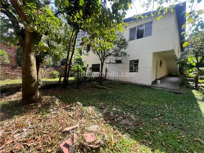 Casa de 5 alcobas en venta en Zuñiga, Medellín, 1300 m² · foto 3 de 20
