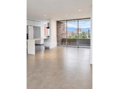 Apartamento de 3 alcobas en venta en Loma Benedictinos, Medellín, 150 m² · foto 2 de 20