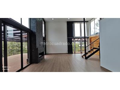 Casa de 3 alcobas en venta en Loma Del Escobero, Medellín · foto 3 de 20