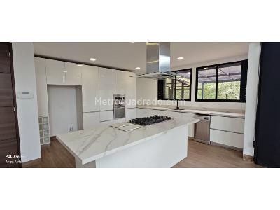 Casa de 3 alcobas en venta en Loma Del Escobero, Medellín · foto 6 de 20