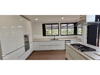 Casa de 3 alcobas en venta en Loma Del Escobero, Medellín · foto 8 de 20