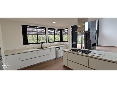 Casa de 3 alcobas en venta en Loma Del Escobero, Medellín · foto 9 de 20