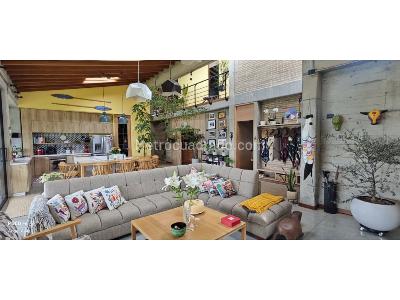 Casa de 4 alcobas en venta en Loma Del Escobero, Medellín, 1800 m² · foto 2 de 20