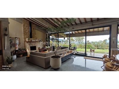 Casa de 4 alcobas en venta en Loma Del Escobero, Medellín, 1800 m² · foto 3 de 20