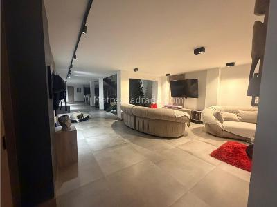 Casa de 5 alcobas en venta en Los Colores, Medellín, 630 m² · foto 8 de 20