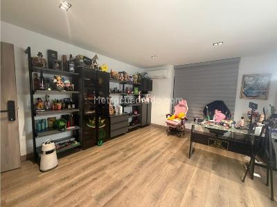Casa de 5 alcobas en venta en Los Colores, Medellín, 630 m² · foto 11 de 20