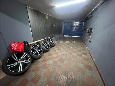 Casa de 5 alcobas en venta en Laureles, Medellín, 384 m² · foto 18 de 20