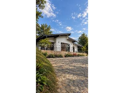 Casa de 3 alcobas en venta en Rionegro, Medellín, 400 m² · foto 2 de 20