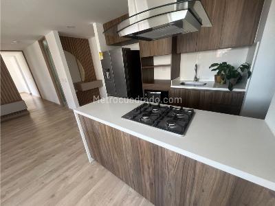 Apartamento de 2 alcobas en arriendo en Loma De San Jose, Medellín, 70 m² · foto 2 de 15