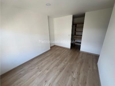 Apartamento de 2 alcobas en arriendo en Loma De San Jose, Medellín, 70 m² · foto 3 de 15