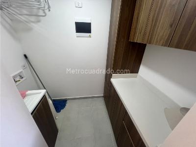 Apartamento de 2 alcobas en arriendo en Loma De San Jose, Medellín, 70 m² · foto 9 de 15
