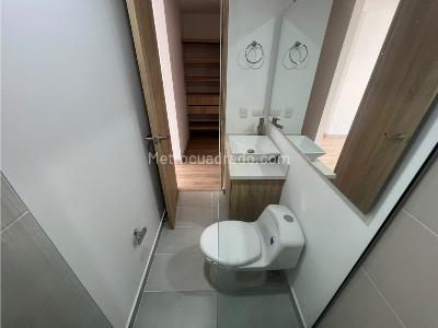 Apartamento de 2 alcobas en arriendo en Loma De San Jose, Medellín, 70 m² · foto 14 de 15
