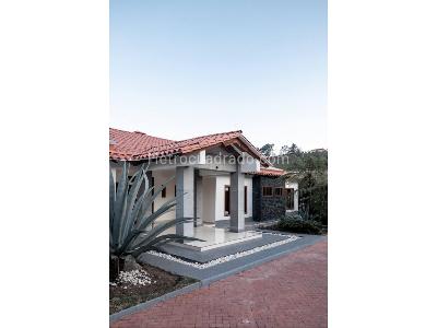 Casa de 3 alcobas en venta en Guarne, Medellín · foto 1 de 18