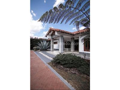 Casa de 3 alcobas en venta en Guarne, Medellín · foto 2 de 18