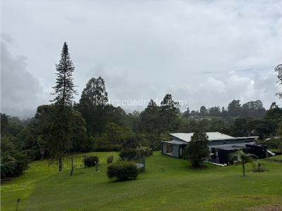 Casa de 4 alcobas en venta en Rionegro, Medellín · foto 2 de 20