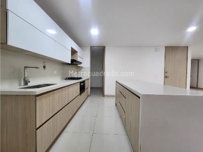 Apartamento de 3 alcobas en arriendo en Segundo Parque De Laureles, Medellín, 118 m² · foto 5 de 20