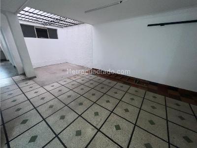 Casa de 5 alcobas en arriendo en Laureles ( Conquistadores ), Medellín, 316 m² · foto 14 de 20