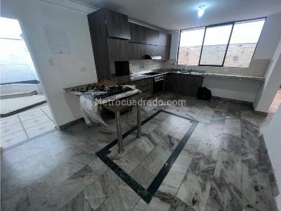 Casa de 5 alcobas en arriendo en Laureles ( Conquistadores ), Medellín, 316 m² · foto 15 de 20