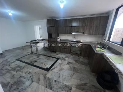 Casa de 5 alcobas en arriendo en Laureles ( Conquistadores ), Medellín, 316 m² · foto 19 de 20