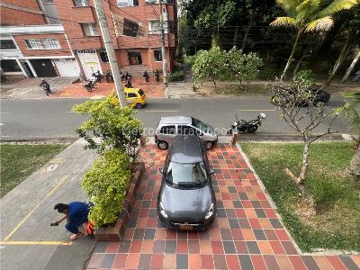 Casa de 5 alcobas en arriendo en Laureles ( Conquistadores ), Medellín, 316 m² · foto 3 de 20