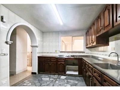Casa de 5 alcobas en venta en Laureles ( Conquistadores ), Medellín, 385 m² · foto 9 de 20