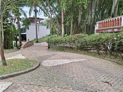 Casa de 4 alcobas en venta en Loma Del Escobero, Medellín, 1700 m² · foto 2 de 19